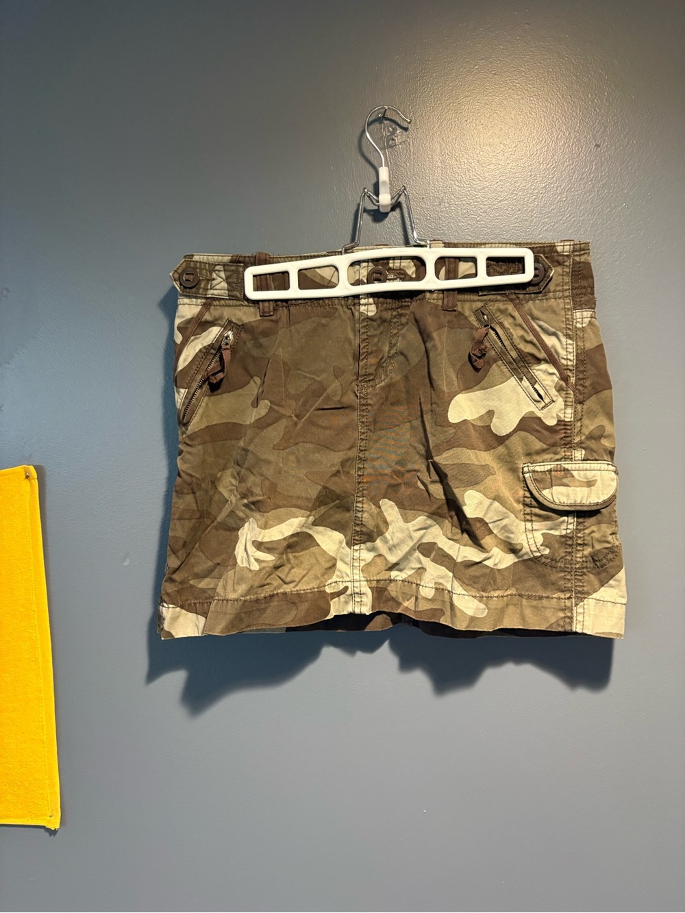 💥Buy 2 Get 1 Free💥 . GAP Women’s  Camo Skirt  in Olive and Tan